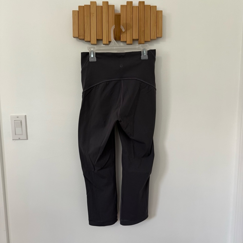 Women’s Lululemon Gray 7/8 Leggings, size 6 - Picture 2 of 6
